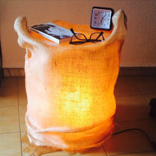 Mesilla con luz interior realizada en tela de saco.